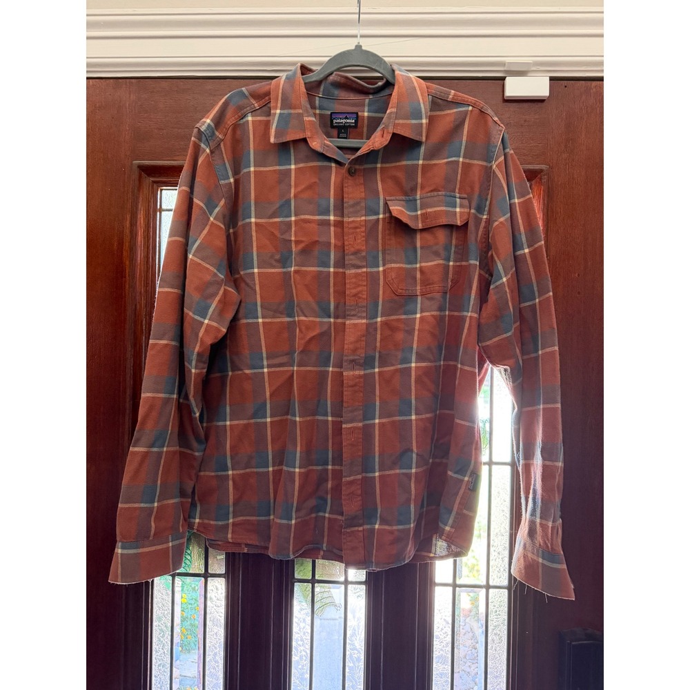 Patagonia Mens Lightweight Fjord Flannel Shirt Cotton in Conversion Rust Plaid L